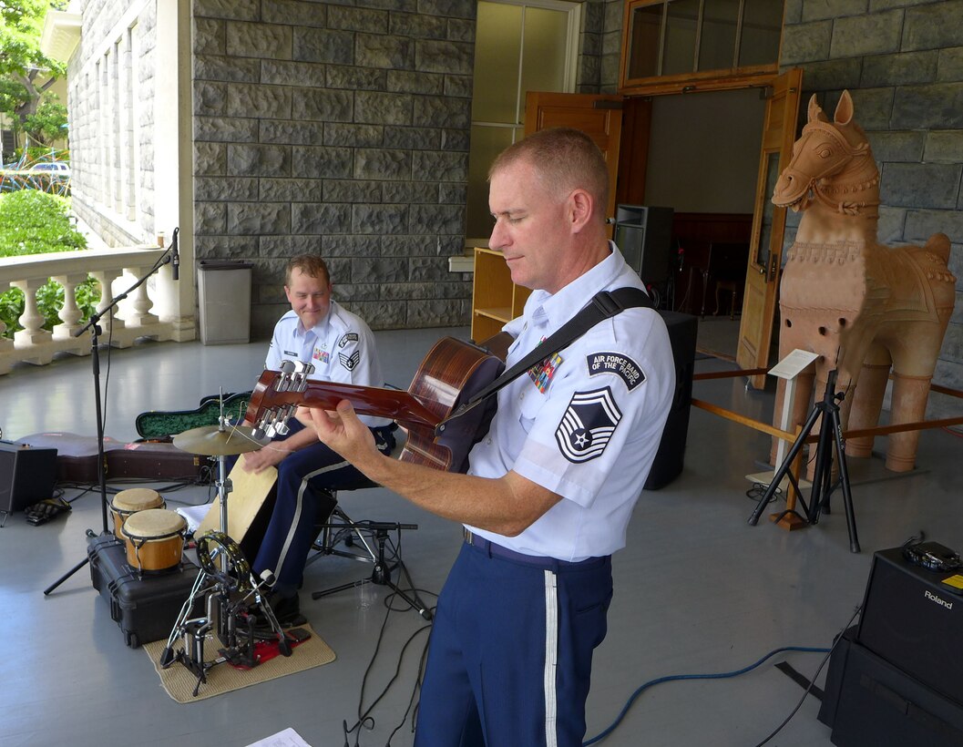 Our acoustic rock ensemble "Small Kine" peformed at the Honolulu Museum of Art School! There were arts & crafts, amazing food, and of course great acoustic music - pefect for dancing in the grass! 

On guitar is SMSgt Gary Noel