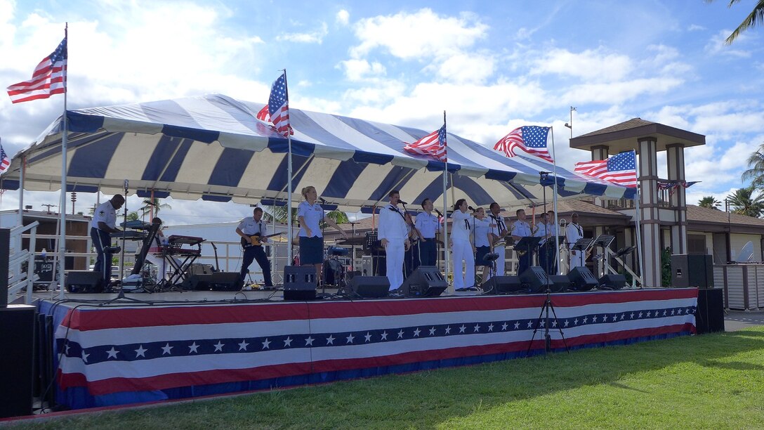 For the 4th of July Celebration on base, "Hana Hou!" was excited to collaborate with the Navy Fleet Band! We played "Mirrors", by Justin Timberlake! 