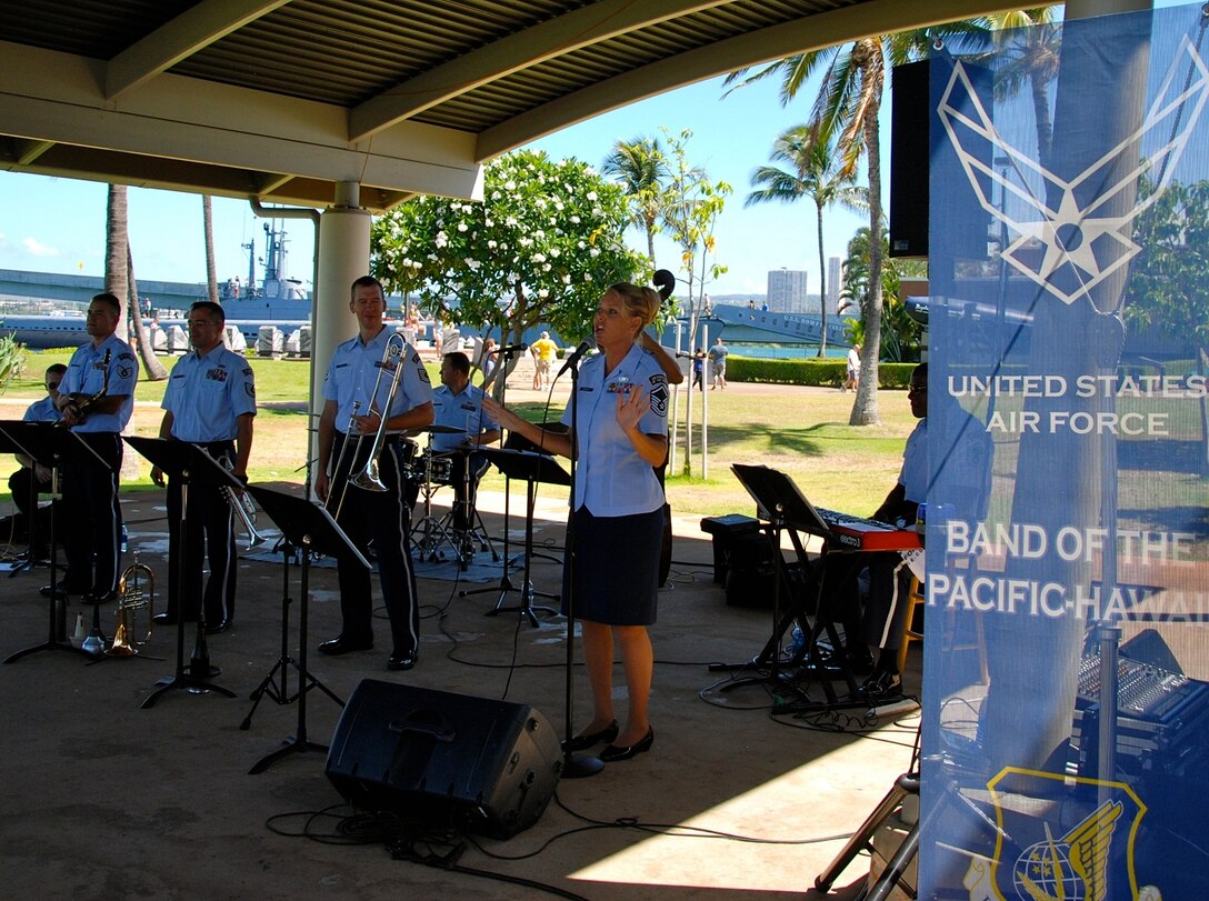 MSgt Lara Murdzia dazzled the crowd with her flawless rendition of " You'd Be So Easy To Love". 