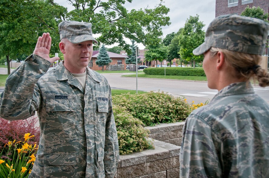 Capt. Rebecca Rupp administers the reaffirmation of the oath of enlistment for Master Sgt. Dustin Kruger, 934th Logistical Readiness Squadron, at the Minneapolis-St. Paul Air Reserve Station, Minn.  (U.S. Air Force photo/MSgt. Scott Farley)