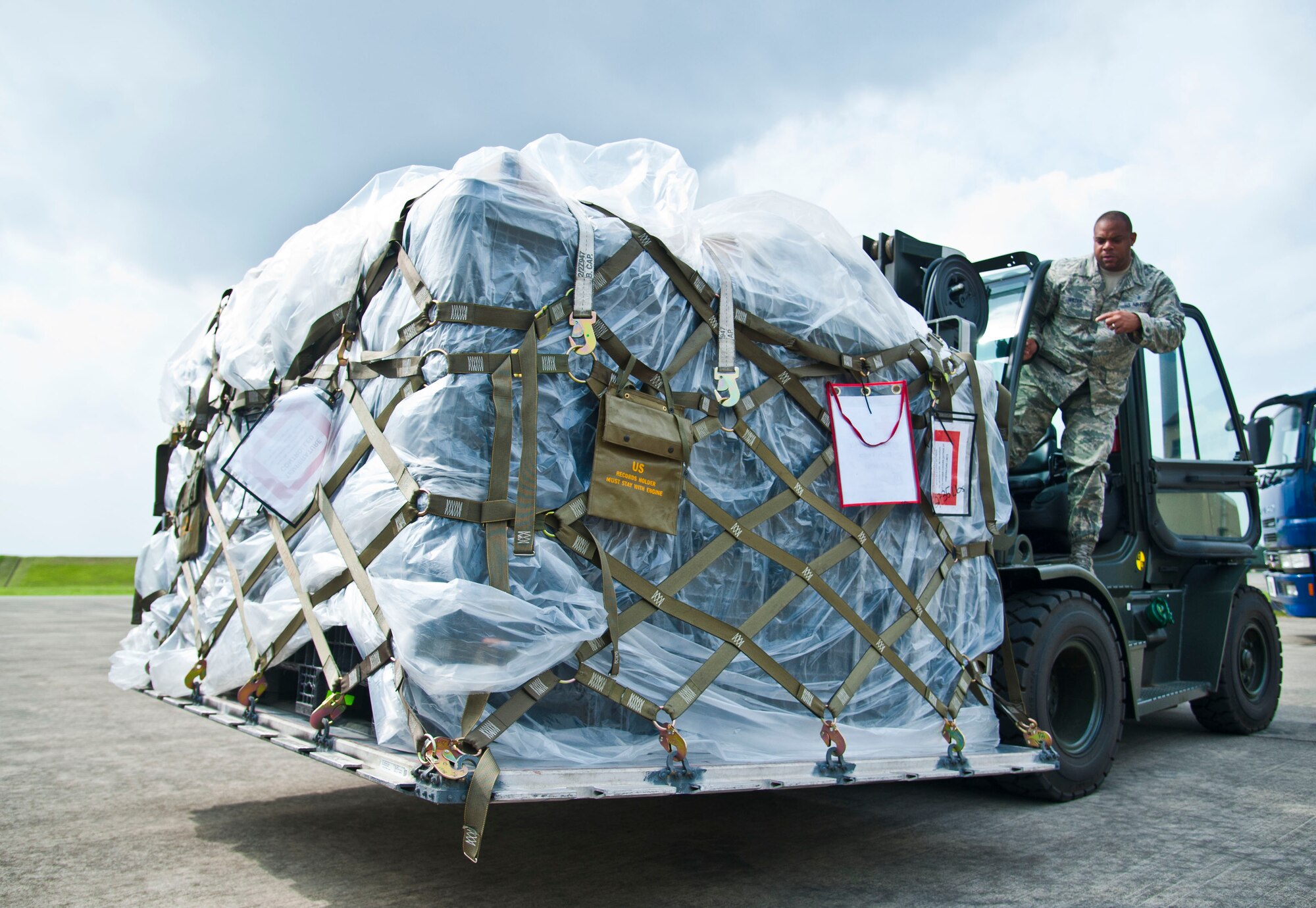 YOKOTA AIR BASE, Japan – Tech Sgt. Kelvin Wilder, non-commissioned officer in charge of customer service with the 374 Medical Logistics, lowers the cargo of humanitarian supplies at Yokota Air Base, Japan, July 16, 2013.  The supplies consisted of basic medical supplies ranging from bandages to needles.  (U.S. Air Force photo by Airman 1st Class Soo C. Kim)