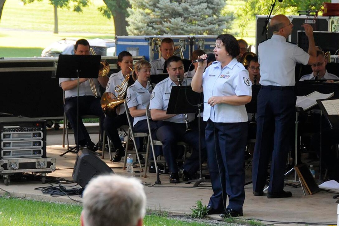 TSgt Peggy Miller sings her arrangment of "Skyfall".


Photo courtesy of TSgt Todd Pendleton, 182nd AW Public Affairs