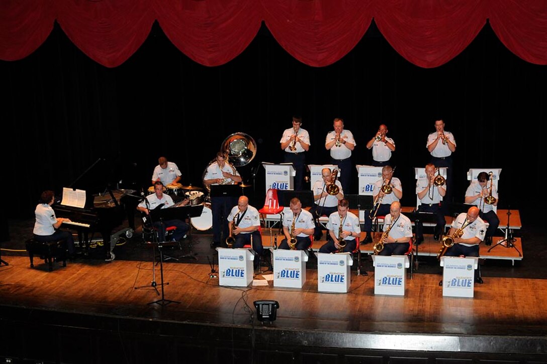 Harmony in Blue


Photo courtesy of TSgt Todd Pendleton, 182nd AW Public Affairs