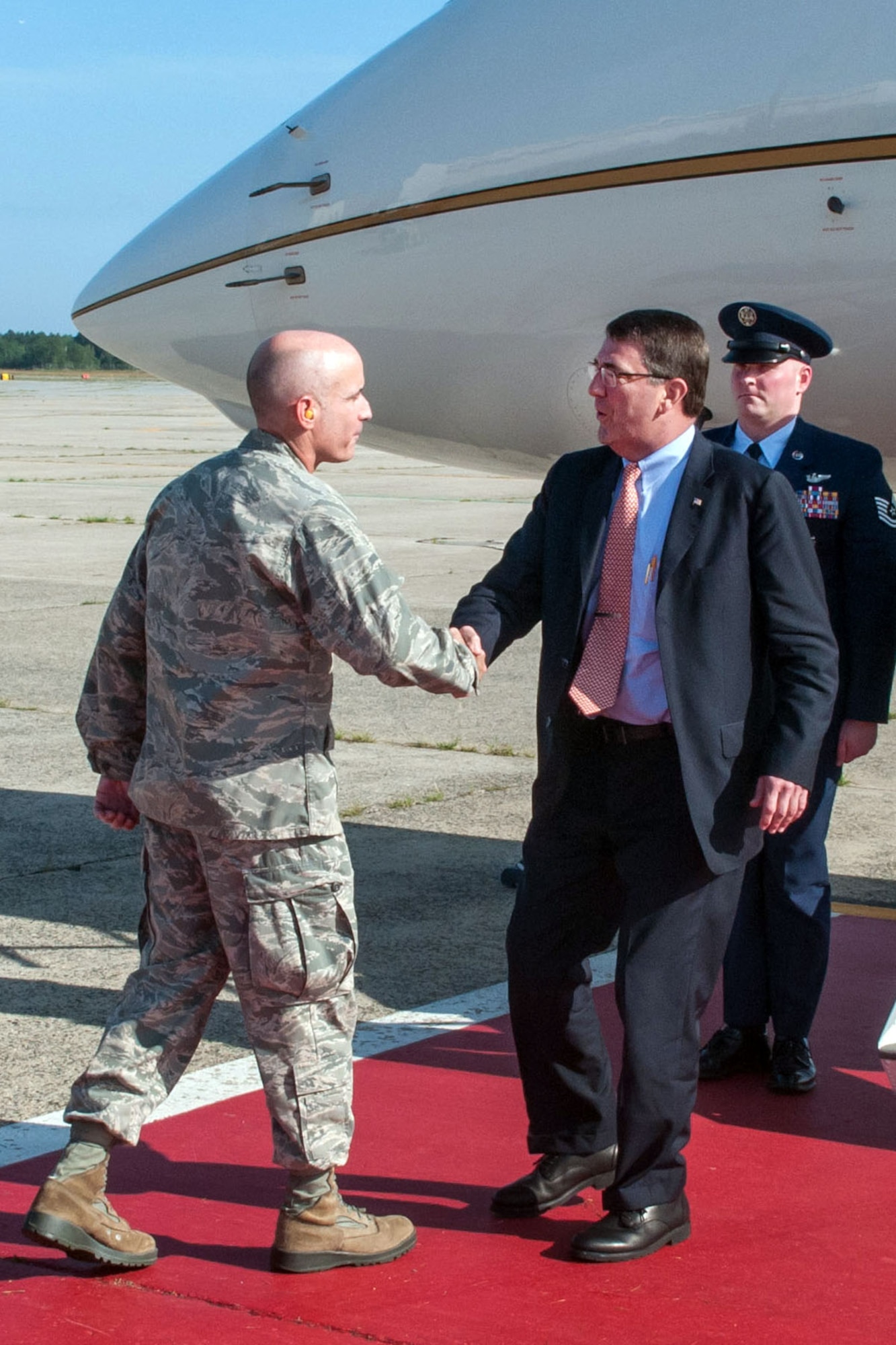 HANSCOM AIR FORCE BASE, Mass. -- Col. Lester A. Weilacher greets Deputy Secretary of Defense Dr. Ashton B. Carter on the flightline here July 15. Dr. Carter traveled through Hanscom on his way to attend meetings at MIT Lincoln Labs. (U.S. Air Force photo by Rick Berry)
