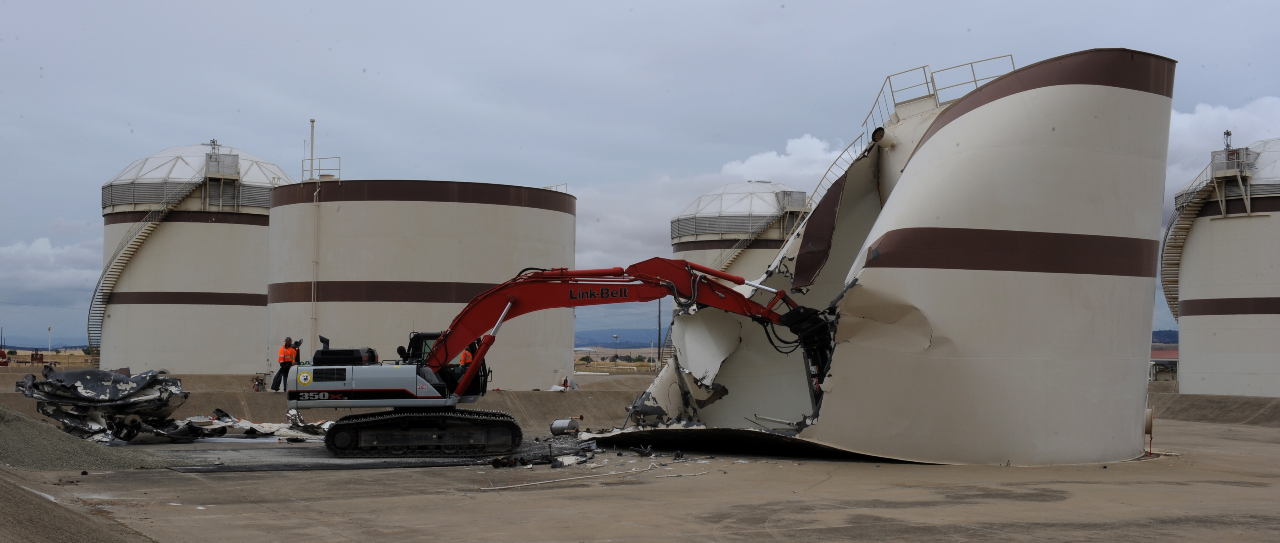 Beale removes fuel storage tanks which kept Blackbird soaring