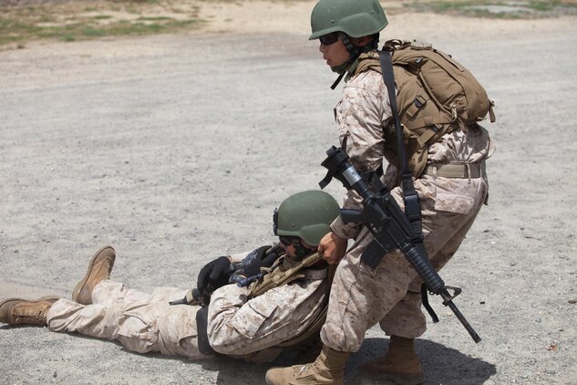 Fourth Force Reconnaissance Company Marines practice what to when an injured Marine needs to be brought to safety after an improvised explosive device blows up during their two weeks of annual training at the Marine Corps Training Area Bellows, Hawaii, July 18, 2013. (U.S. Marine Corps photo by Lance Cpl. Nathan Knapke)