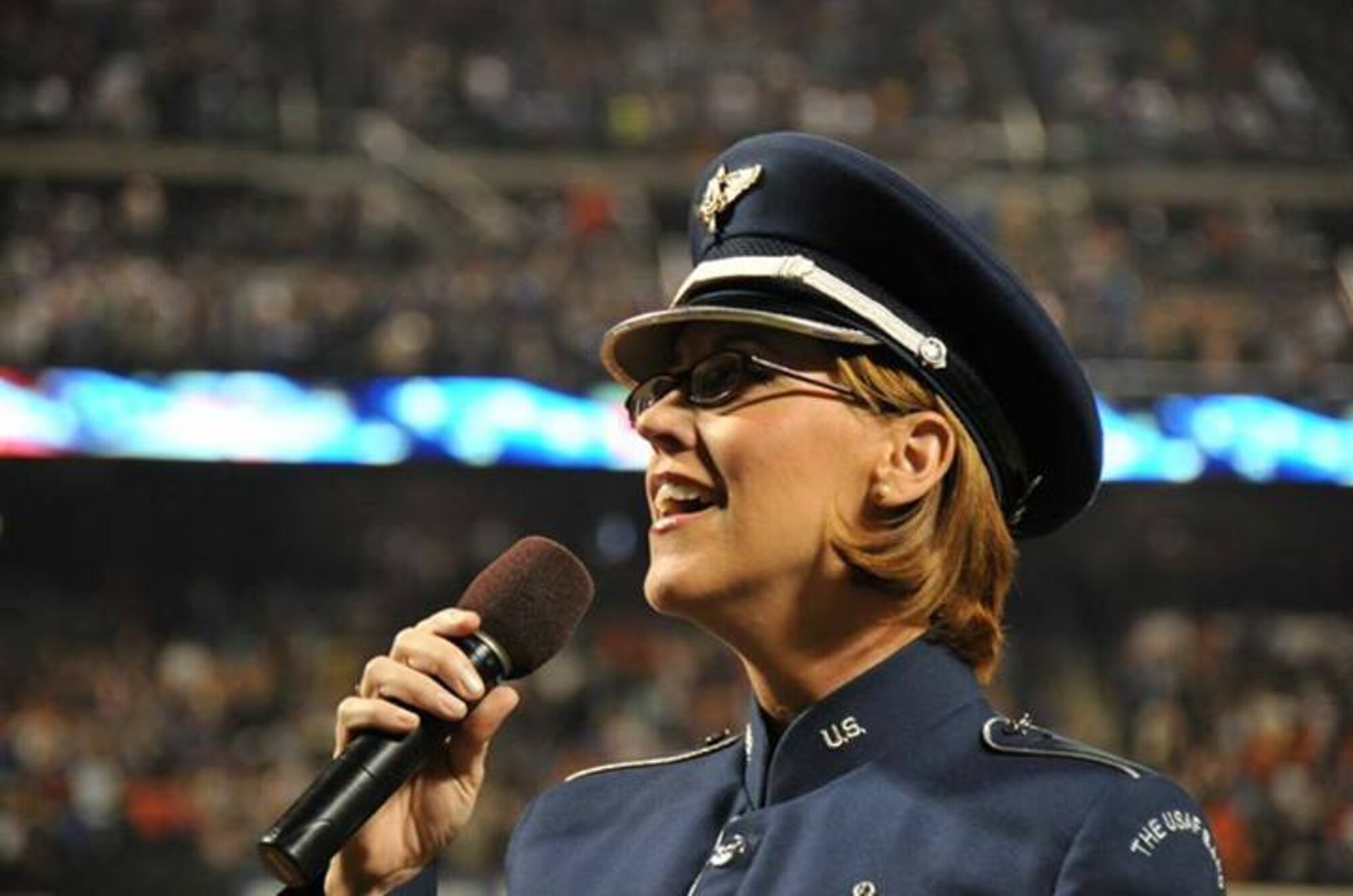Senior Master Sgt. Christine Germain performs "God Bless America" at the
Mets game on July 3 (A.F. photo by Technical Sgt. Todd Kabalan)
