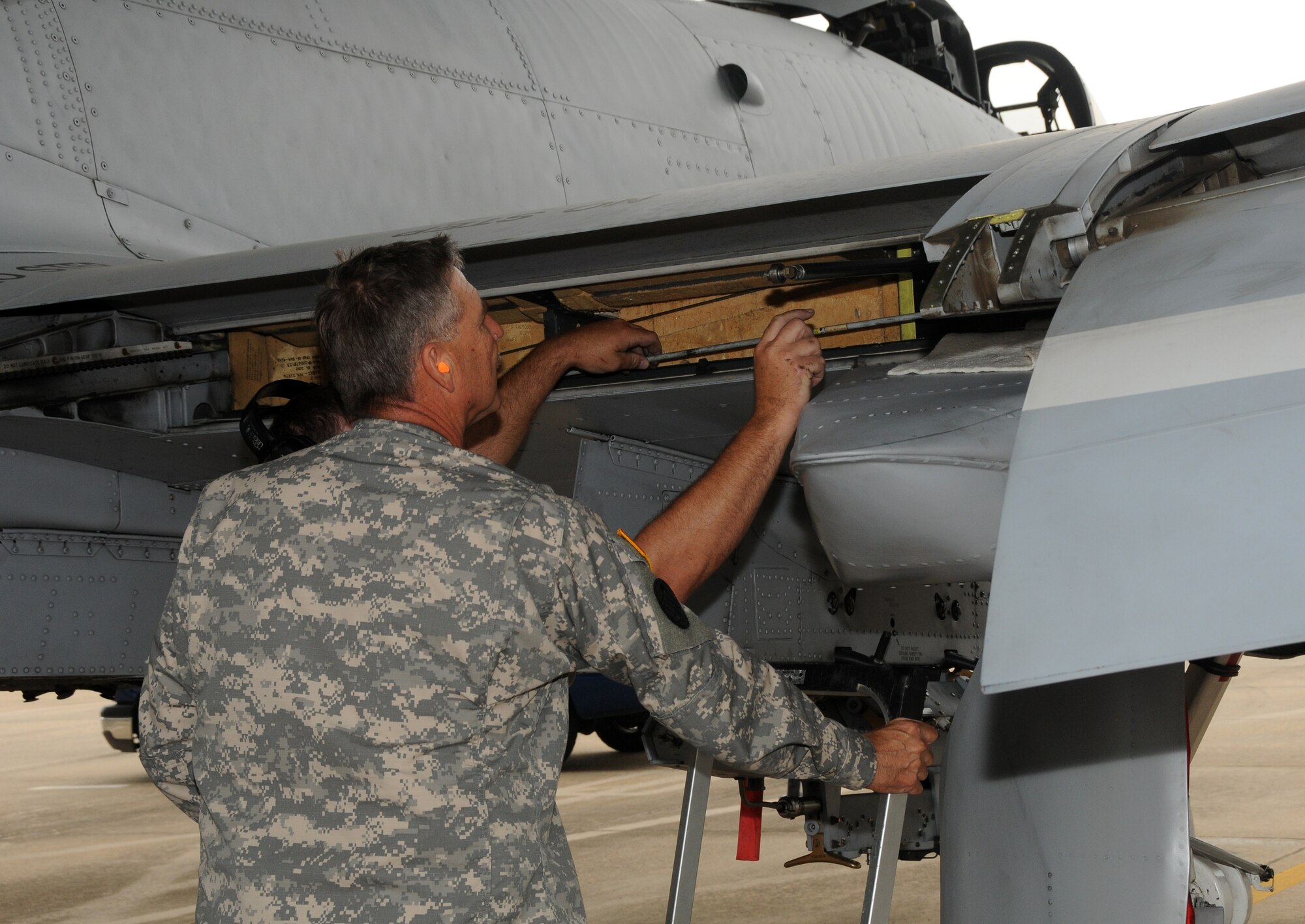 Maj. Gen. William Wofford, Arkansas National Guard adjutant general, visits with members of the 188th Aircraft Maintenance Squadron July 15 during a command visit to the 188th Fighter Wing. (U.S. Air National Guard photo by Senior Airman John Hillier/188th Fighter Wing Public Affairs)