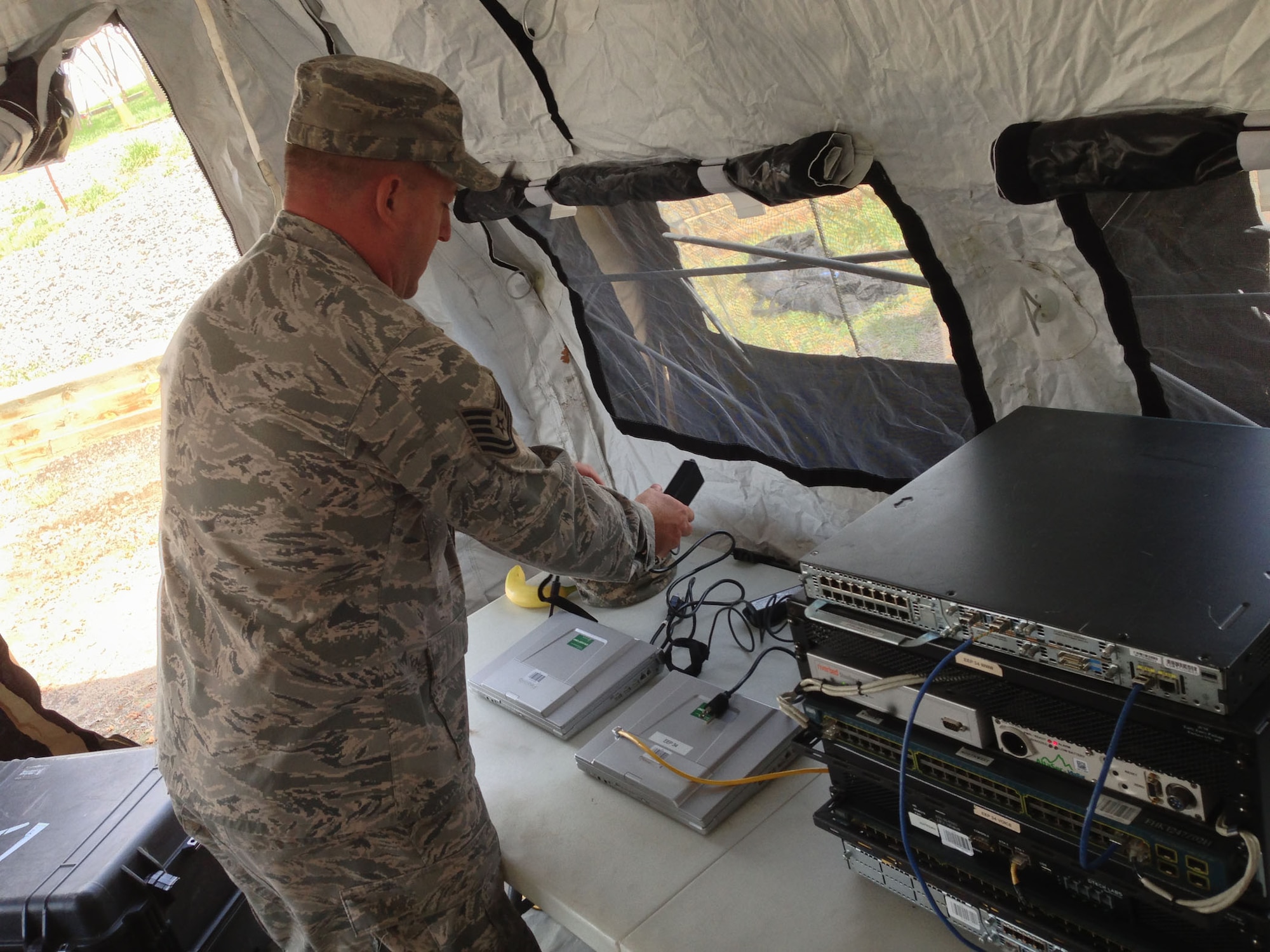 U.S. Air Force Staff Sgt. Ricky Uth, Joint Communications Support Element member, sets up an Early Entry Package during the Vital Connection exercise. The scalable, mobile nature of the EEP allowed JCSE to set up anywhere on the training facility, providing extra space for other exercise participants. (Photo by U.S. Army Staff Sgt. Jonathan Guzman)