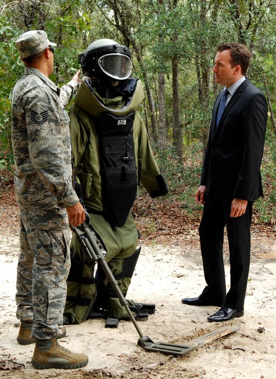 Acting Secretary of the Air Force Eric Fanning, discusses the capabilities of a bomb suit with an Air Force instructor from the Improvised Explosive Device Division while on a tour of Naval School Explosive Ordnance Disposal July 16. NAVSCOLEOD, located on Eglin Air Force Base, Fla. provides high-risk, specialized, basic and advanced EOD training to U.S., partner nation military and selected U.S. government personnel each year. (U.S. Navy Photo/Lt. j.g. Elizabeth Allen)
