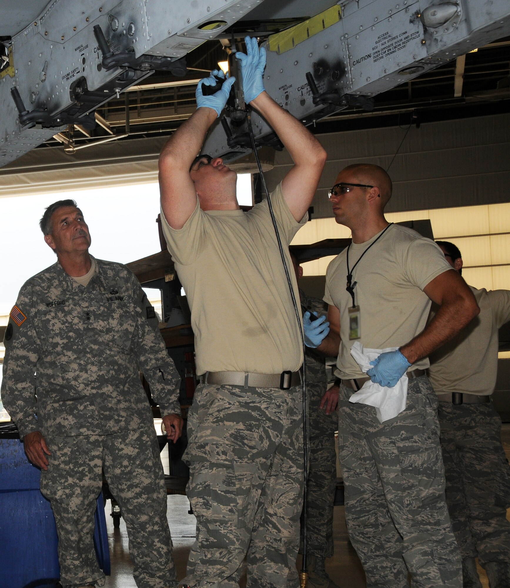 Maj. Gen. William Wofford, Arkansas National Guard adjutant general, visits with members of the 188th Maintenance Squadron July 15 during a command visit to the 188th Fighter Wing. (U.S. Air National Guard photo by Senior Airman John Hillier/188th Fighter Wing Public Affairs))