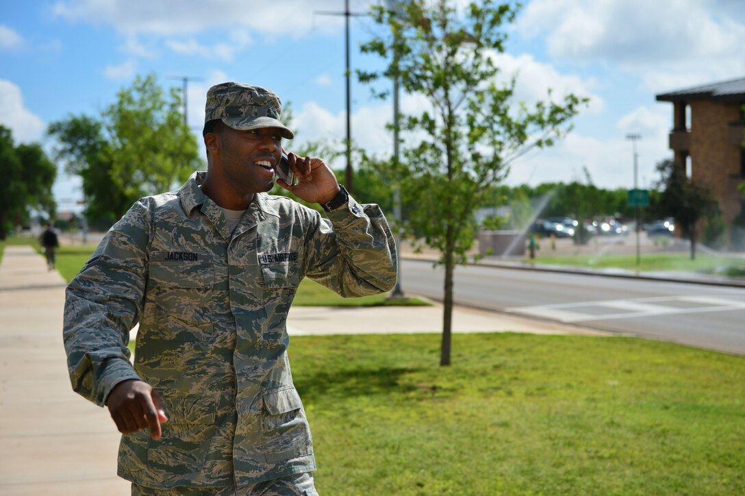 AFI 36-2903 6.3.3.2 states that while walking in uniform, use of personal electronic media devices, including ear pieces, speaker phones or text messaging is limited to emergencies or when official notifications are necessary. Military customs and courtesies take precedence. (U.S. Air Force photo/Airman 1st Class Eboni Reece)