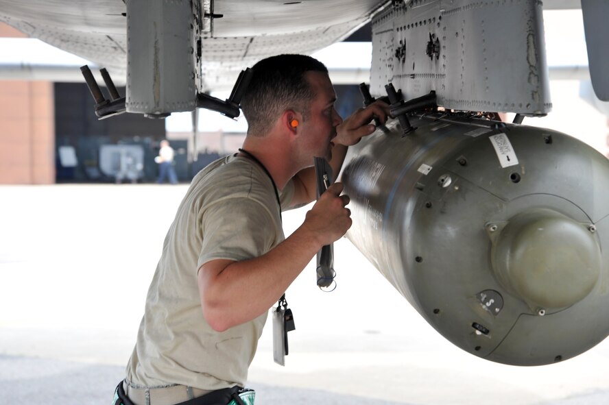 Senior Airman Justin Porter, 25th Aircraft Maintenance Unit weapons loader, secures a GBU-31 bomb on an F-16 Fighting Falcon during a quarterly weapons load crew competition at Osan Air Base, Republic of Korea, July 19, 2013. In addition to the weapons loading, crews are also inspected on their dress and appearance, and given a written examination. (U.S. Air Force photo/Staff Sgt. Emerson Nuñez)