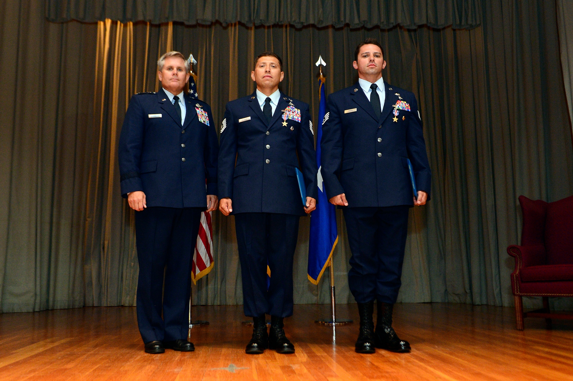 Lt. Gen. Eric E. Fiel, Commander, Air Force Special Operations
Command, poses with Tech. Sgt. Ismael Villegas, 24th Special Operations Wing
combat control recruit liaison, and Staff Sgt. Dale Young, 342nd Training
Squadron combat control instructor, after presenting them each with a Silver
Star, July 22, 2013. Villegas and Young were awarded Silver Stars for their
actions against enemy forces in Afghanistan. (U.S. Air Force photo by Staff
Sgt. Vernon Young Jr./Released)

