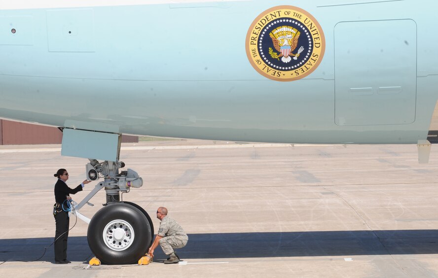 Staff Sgt. Cole Adams, 509th Maintenance Squadron aerospace ground equipment technician, lays chocks for Air Force One, Whiteman Air Force Base, Mo., July 24, 2013. This was Pres. Obama’s first visit to Whiteman as commander in chief. (U.S. Air Force photo by Staff Sgt. Alexandra M. Boutte/Released)