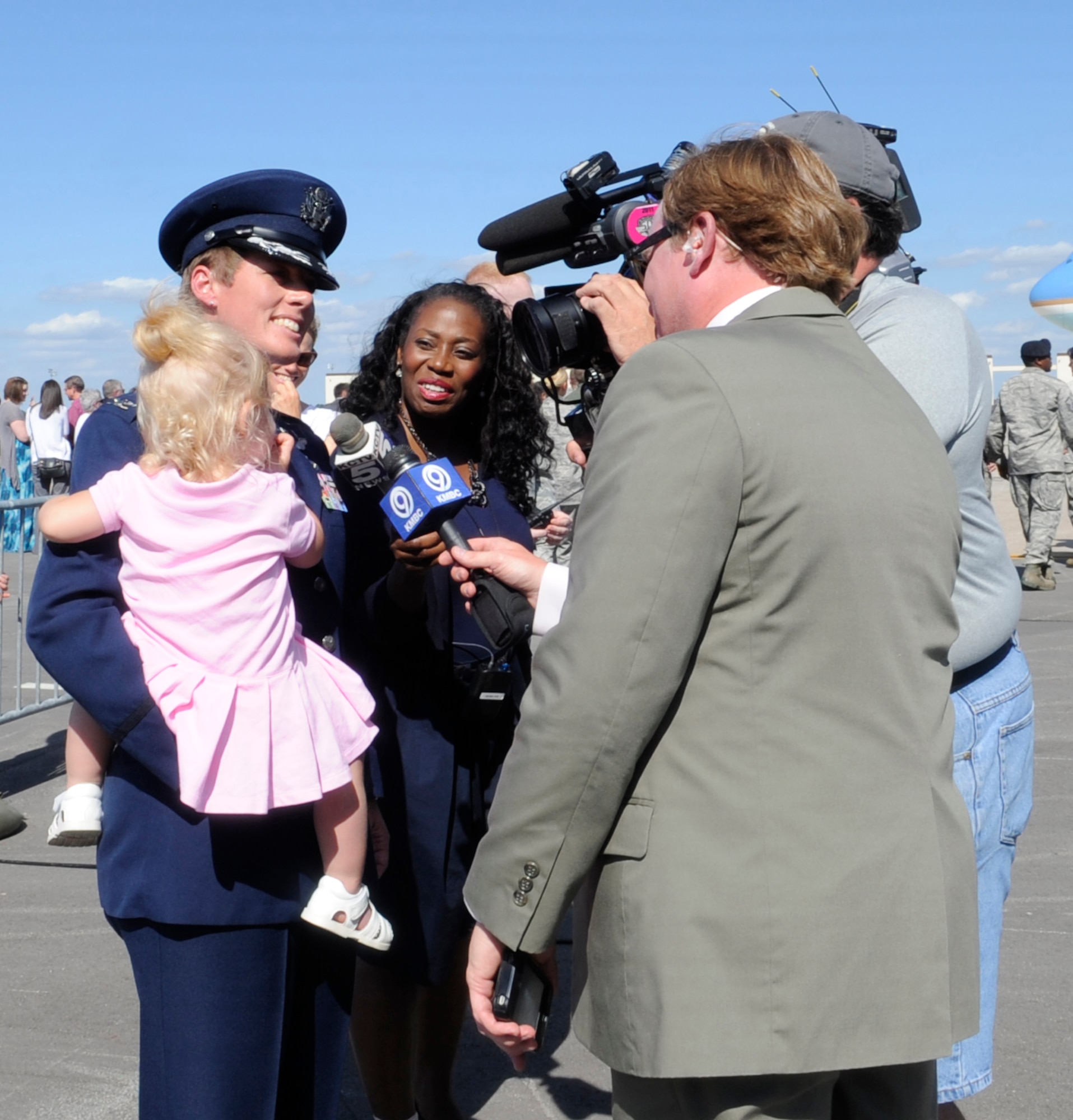 Colonel Kristin Goodwin, 509th Bomb Wing vice commander, shares her thoughts on President Barack Obama’s visit to Whiteman Air Force Base, Mo., with a reporter from KMBC-9. The president was on the ground in Missouri for approximately two hours. (U.S. Air Force photo by Staff Sgt. Alexandra M. Boutte/Released)