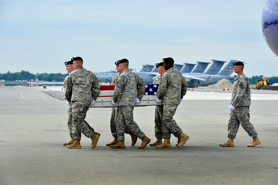 A U.S. Army carry team transfers the remains of Army Spc. Rob L. Nichols, of Colorado Springs, Colo.,at Dover Air Force Base, Del., July 25, 2013. Nichols was assigned to the 3rd Battalion, 15th Infantry Regiment, 4th Infantry Brigade Combat Team, 3rd Infantry Division, Fort Stewart, Ga. (U.S. Air Force photo/David Tucker)
