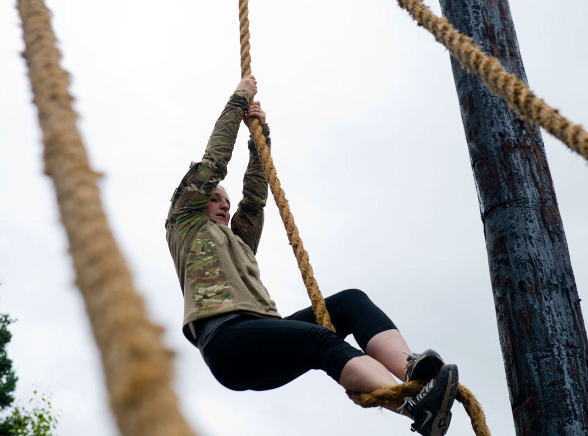 The spouse of a 2nd Battalion, 377th Parachute Field Artillery Regiment Soldier climbs a rope at the JBER obstacle course during the G.I. Jane Day festivities. (U.S. Air Force photo/Airman 1st Class Austin Willhoit)
