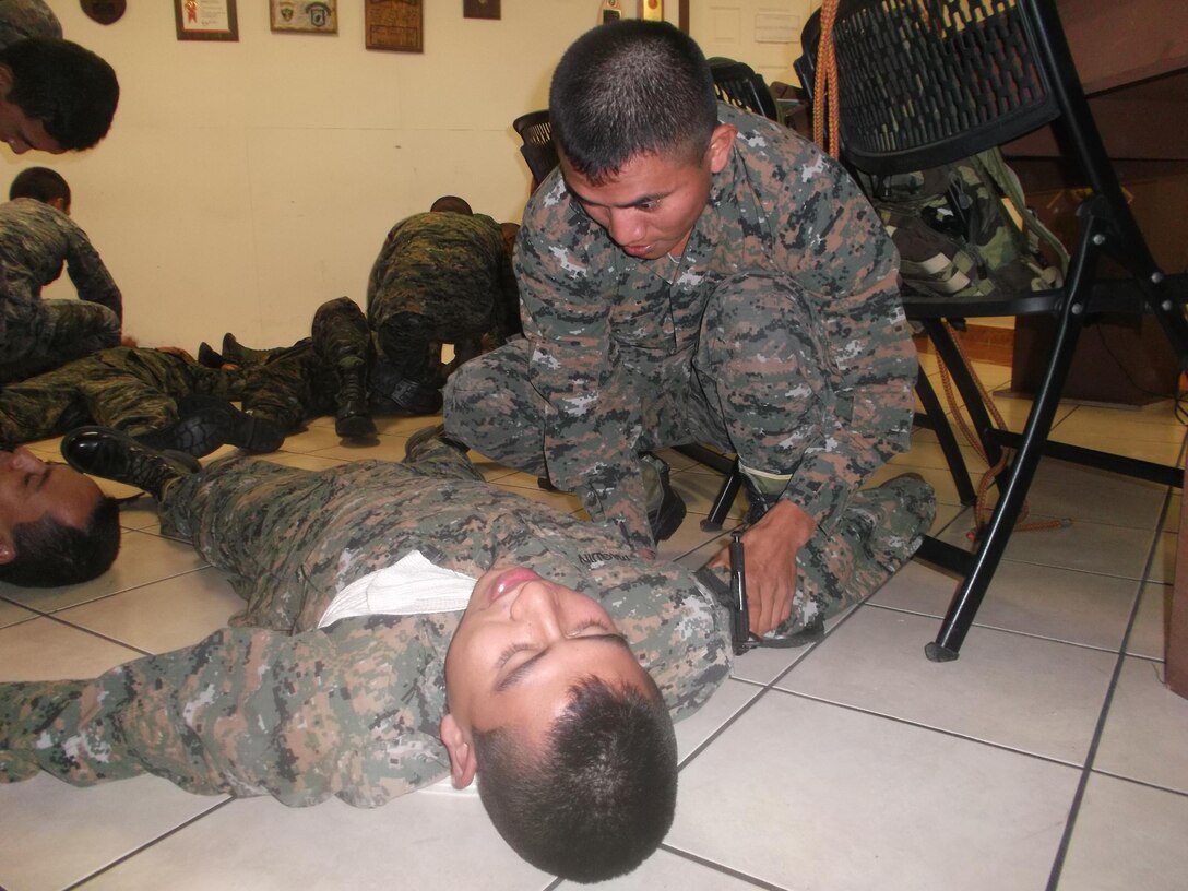 A member of Guatemala’s Fuerzas Especiales Naval applies a tourniquet to a simulated casualty during a first aid class administered by Marines with U.S Marine Corps Forces South’s Security Cooperation Team.  The Security Cooperation Team trained members of the FEN in a variety of military classes, including human rights, first aid, small-unit leadership, and weapon-systems marksmanship. (Official Marine Corps photo: Courtesy//Released)