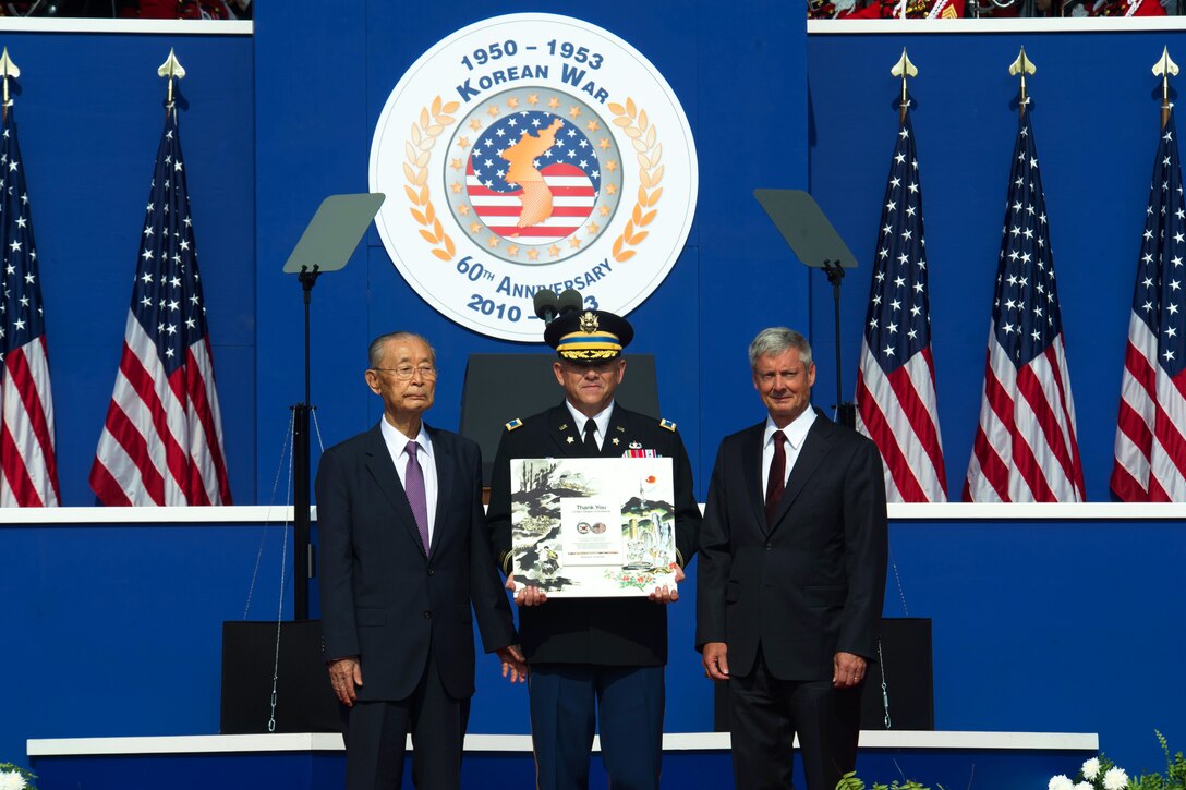 Retired Gen. Paik Sun Yup, left, former chairman of Korea’s Joint ...