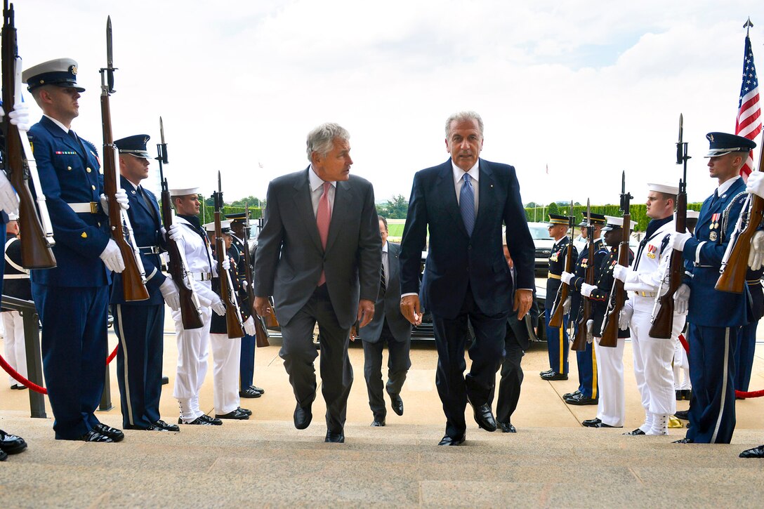 U.S. Defense Secretary Chuck Hagel welcomes Greek Defense Minister Dimitris Avramopoulos in an honor cordon at the Pentagon, July 30, 2013. The two leaders met to discuss defense issues of mutual concern.