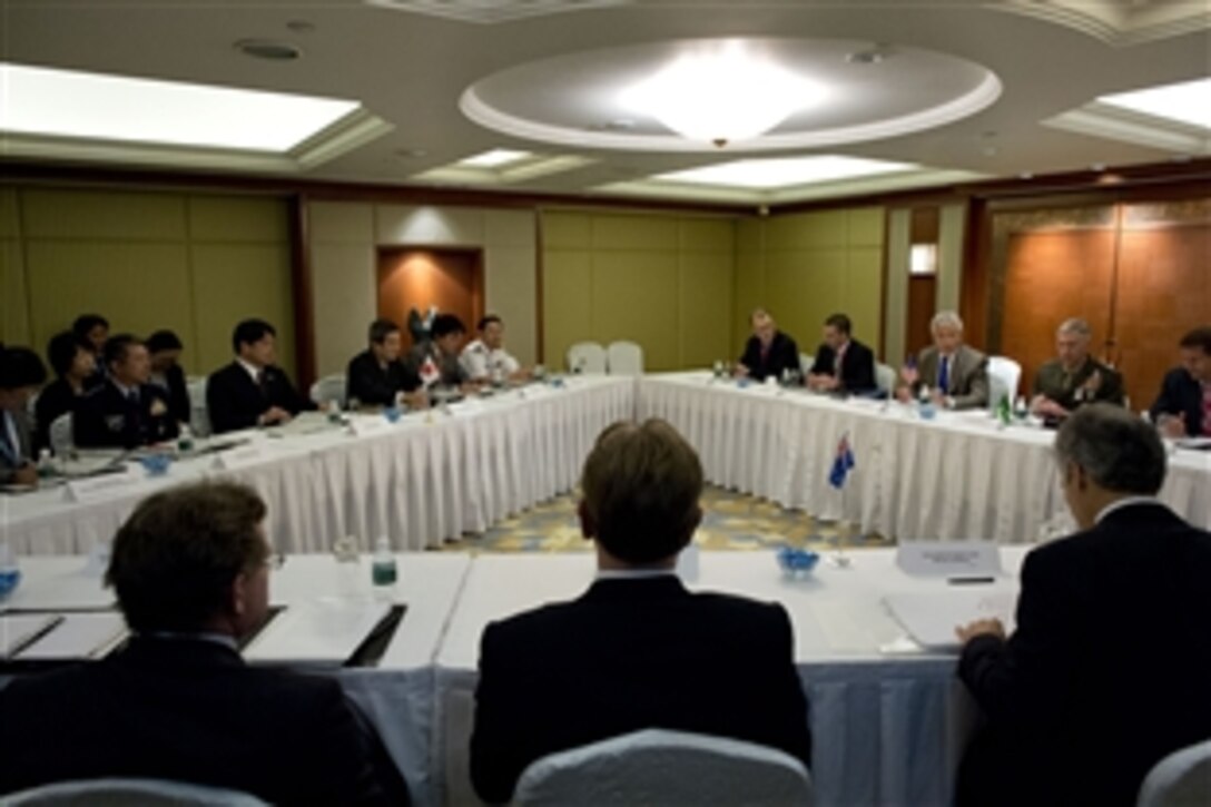 U.S. Defense Secretary Chuck Hagel meets with Japanese Minister of Defense Onodera Itsunori, left, and Australian Minister of Defense Stephen Smith, right front, at the Shangri-La Dialogue in Singapore, June 1, 2013. 