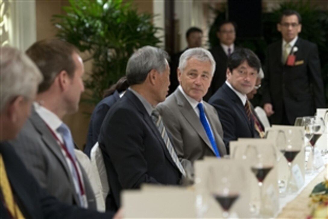 U.S. Defense Secretary Chuck Hagel talks with foreign defense leaders during a luncheon hosted by Singaporean Defense Minister Ng Eng Hen during the Shangri-La Dialogue in Singapore, June 1, 2013. 