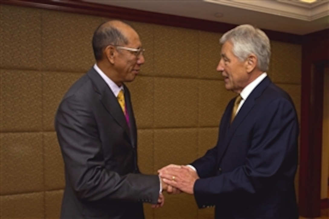 U.S. Defense Secretary Chuck Hagel greets Bruneian Deputy Defense Minister Dato Mustappa at the Shangri-La Dialogue in Singapore, June 2, 2013. Hagel participated in bilateral and trilateral talks with defense ministers, and also toured the USS Freedom docked in Singapore. 
