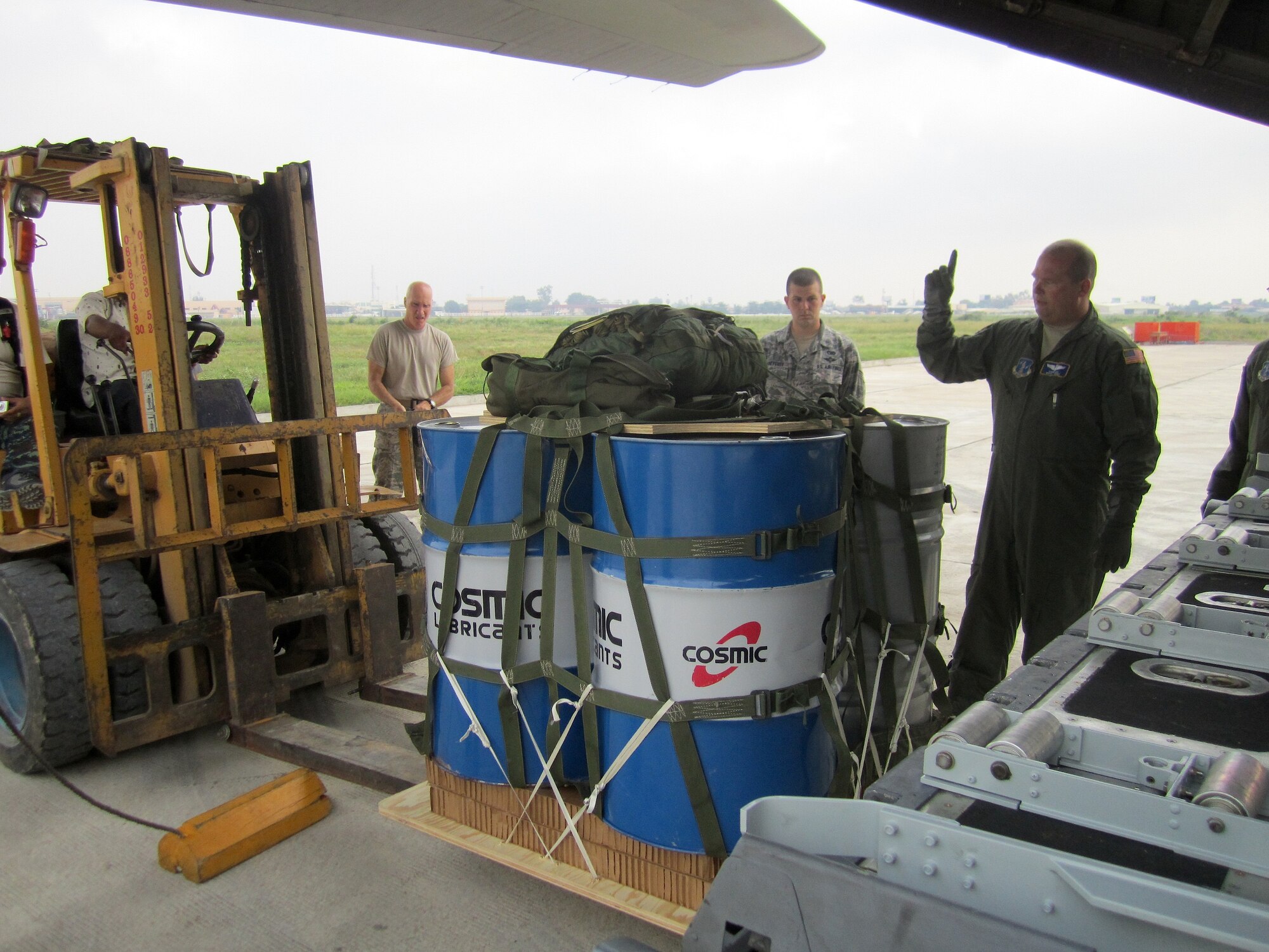 POCHENTONG AIR BASE, Cambodia -- Master Sgt. David Lee, a loadmaster with the 145th Airlift Wing, North Carolina Air National Guard, guides the loading of a Cargo Delivery System bundle onto a U.S. Air Force C-130 prior to the first flights of Pacific Airlift Rally 2013 here June 3, 2013. U.S. servicemembers are participating in PAR13, which advances military airlift interoperability and cooperation between the nations of the Indo-Pacific region. The PAR exercise series allows Asia-Pacific militaries to build partnerships, share lessons learned, and cultivate the planning and logistics relationships necessary to respond effectively to natural disasters and related humanitarian emergencies within the region. (U.S. Air Force photo/Capt. Chris Hoyler)