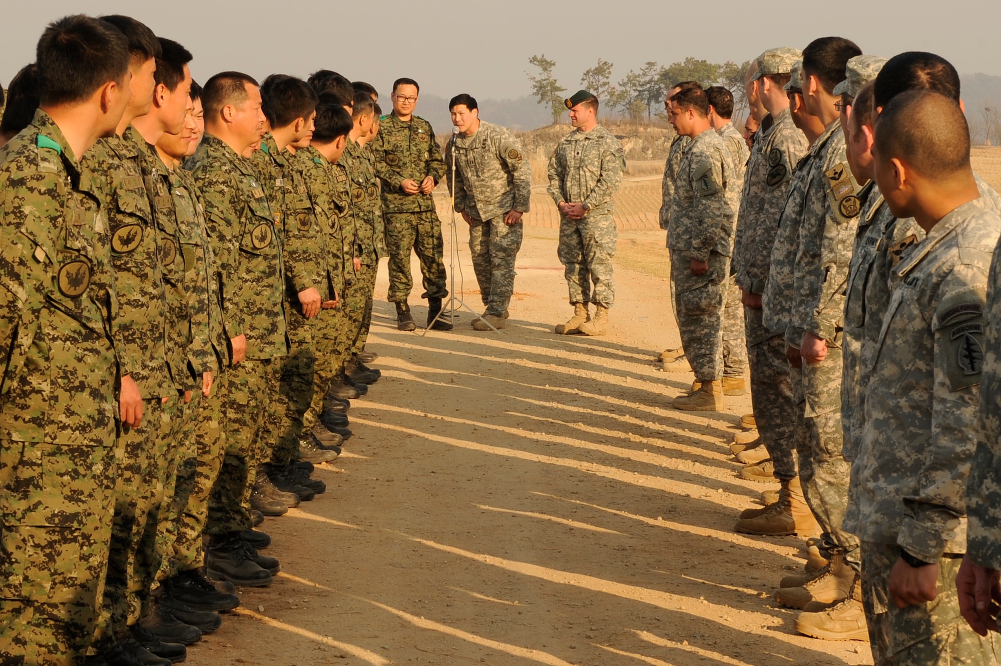 Soldiers from the Republic of Korea army 7th Special Forces Brigade, 35th Special Forces Battalion and U.S. Army 3rd Battalion, 1st Special Forces Group, from Joint Base Lewis-McChord, Wash., exchange jump pins after their training mission near Iksan, Republic of Korea, April 4, 2013. The mission provided valuable training experience for the soldiers while building camaraderie between the two countries. (U.S. Air Force photo by Senior Airman Marcus Morris/Released)