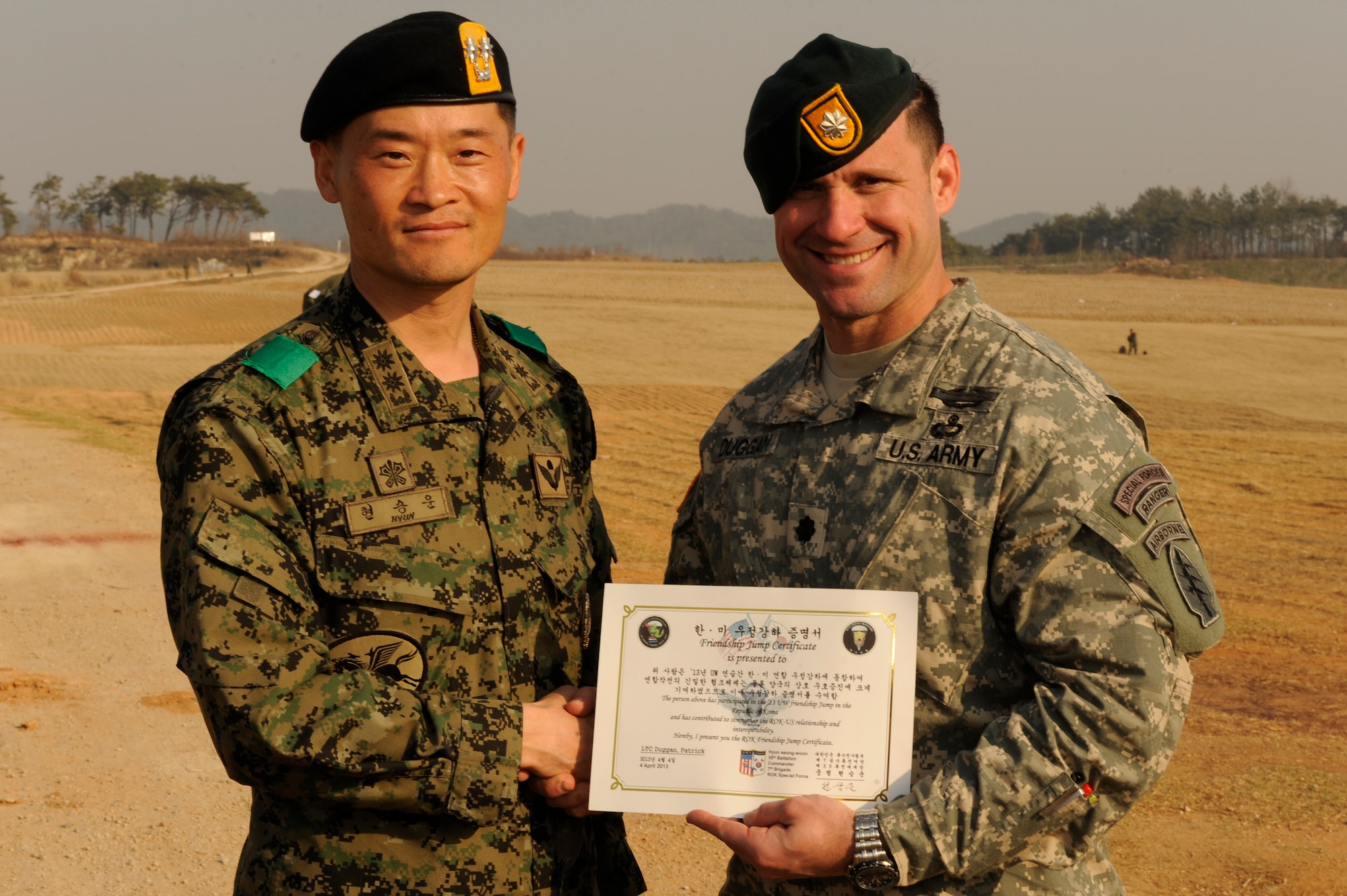 Republic of Korea army Lt. Col. Hyun,-Seung Woon, left, 7th Special Forces Brigade, 35th Special Forces Battalion commander, poses with U.S. Army Lt. Col. Patrick Douglas, 3rd Battalion, 1st special forces group commander after a joint exercise friendship jump near Iksan, Republic of Korea, April 4, 2013. The ROK and U.S. strengthened their alliance while practicing unique tactical scenarios. (U.S. Air Force photo by Senior Airman Marcus Morris/Released)