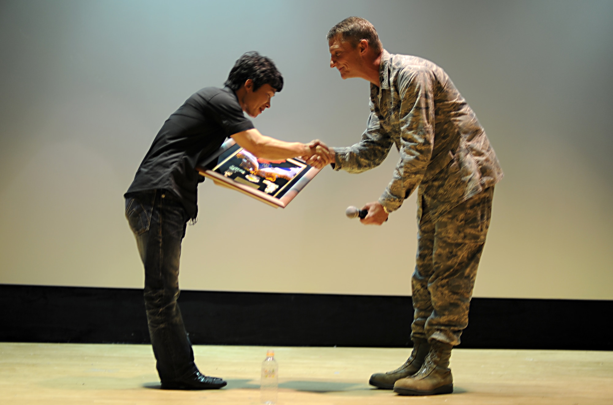 Col. Patrick McKenzie, 51st Fighter Wing commander, bows as he shakes the hand of Kim Hyuk, North Korean defector and public speaker, after an informative seminar at Osan Air Base, Republic of Korea, May 31, 2013. Hyuk and the Citizens’ Alliance for North Korean Human Rights visited Osan to speak with members of the base during a three-part informative seminar that helped people better understand the current situation in North Korea. A story like Hyuk’s has not been told at Osan in more than 15 years. (U.S. Air Force photo/Staff Sgt. Sara Csurilla)
