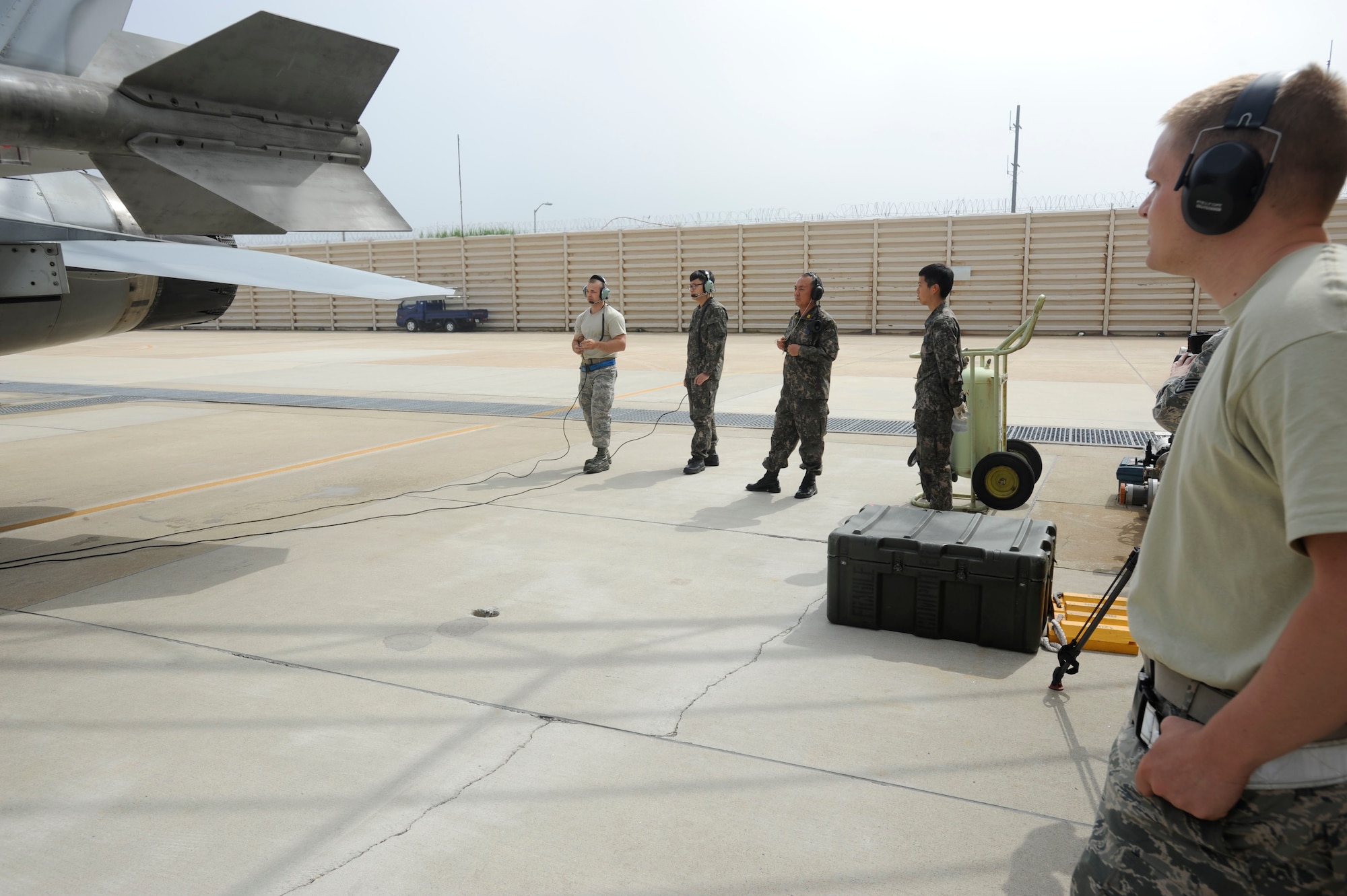 KUNSAN AIR BASE, Republic of Korea – Republic of Korea air force maintainers from 20th Fighter Wing, Seosan Air Base, ROK work side-by-side with 8thth Maintenance Squadron crew chiefs, during a Buddy Wing Exchange at Kunsan Air Base ROK, May 23, 2013. The program gave ROKAF and U.S. pilots a chance to review tactics and exchange ideas. (U.S. Air Force photo by Staff Sgt. Tong Duong/ Released)  