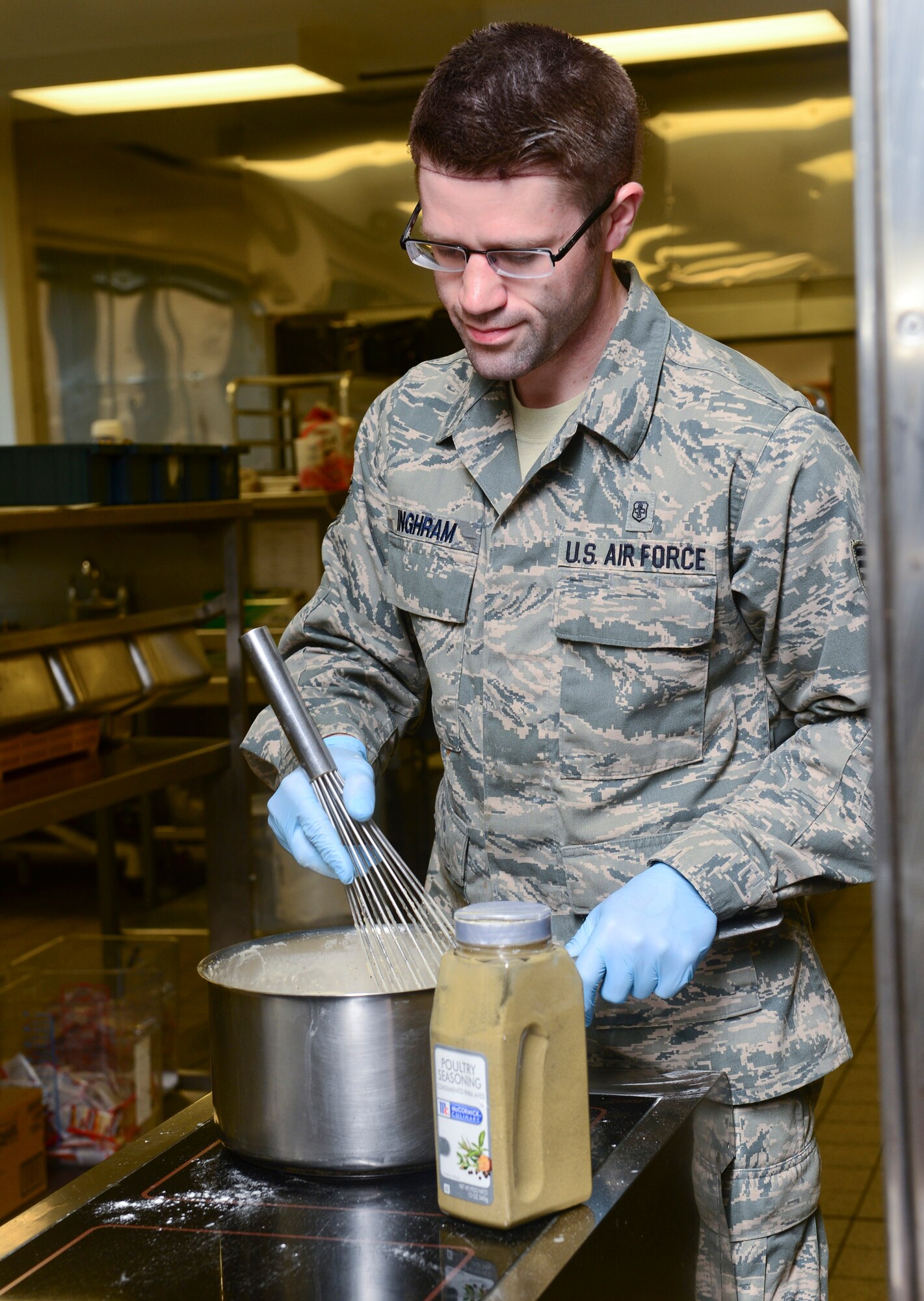 ROYAL AIR FORCE LAKENHEATH, England – Staff Sgt. James Inghram, 48th Medical Support Squadron nutritional medicine technician, prepares meals for lunch in the Garden Spot cafeteria May 15, 2013. The Garden Spot offers healthy meals that are prepared following the “Go for Green” program guidelines. (U.S. Air Force photo by Staff Sgt. Stephanie Mancha)