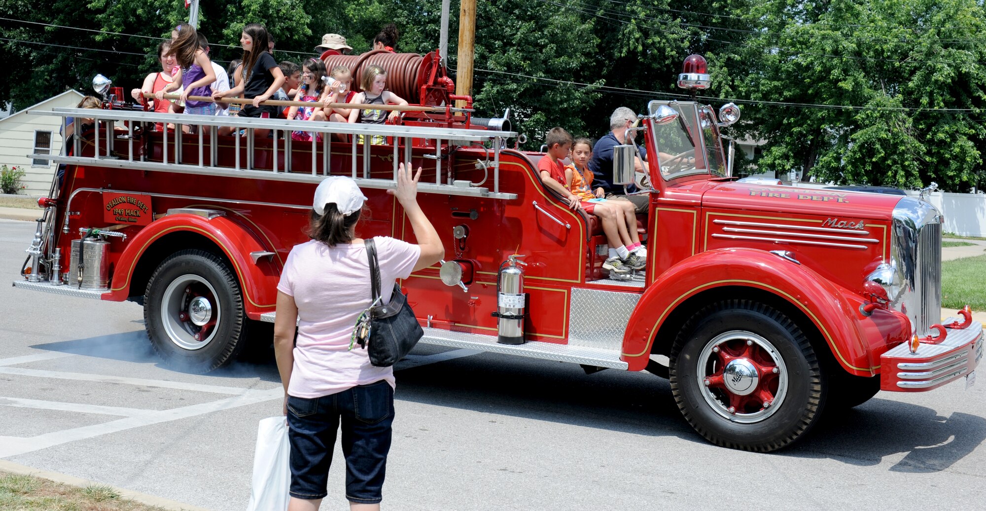 Children take a ride on an antique fire engine at the 2012 Salute to Scott
appreciation day at the O’Fallon Community Park. The Salute to Scott is
an annual event held by the community of O’Fallon to pay tribute to
Scott Air Force base personnel and their families. (U.S Air Force photo/Staff Sgt. Brian Valencia)