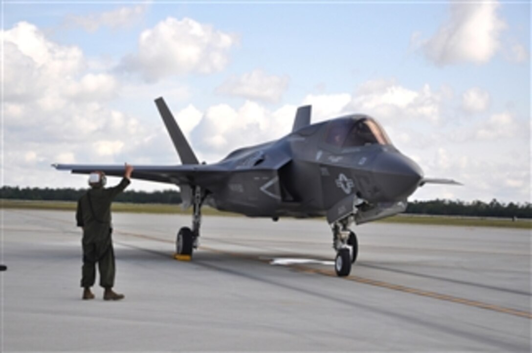 A U.S. Marine Corps ground crewman gives the thumbs up to the pilot of a F-35B Lightning II at Eglin Air Force Base, Fla., on May 25, 2013.  Marine Fighter Attack Training Squadron 501 is conducting training and operations in the F-35B with joint and coalition partners. 