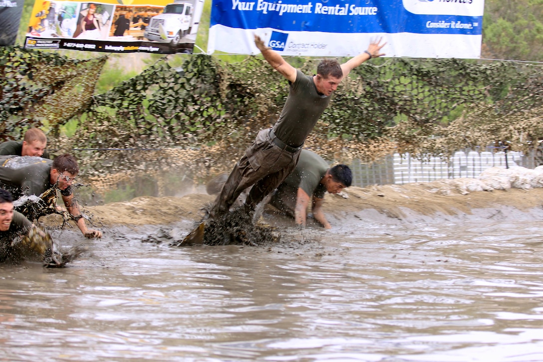 More than 600 Marines and sailors ran the 20th annual World Famous Mud Run as a part of the Commanding General’s Cup here June 7.
The service members entered in teams of five or individually and trudged through 6.2 miles of dirt, mud and off-road obstacles.
