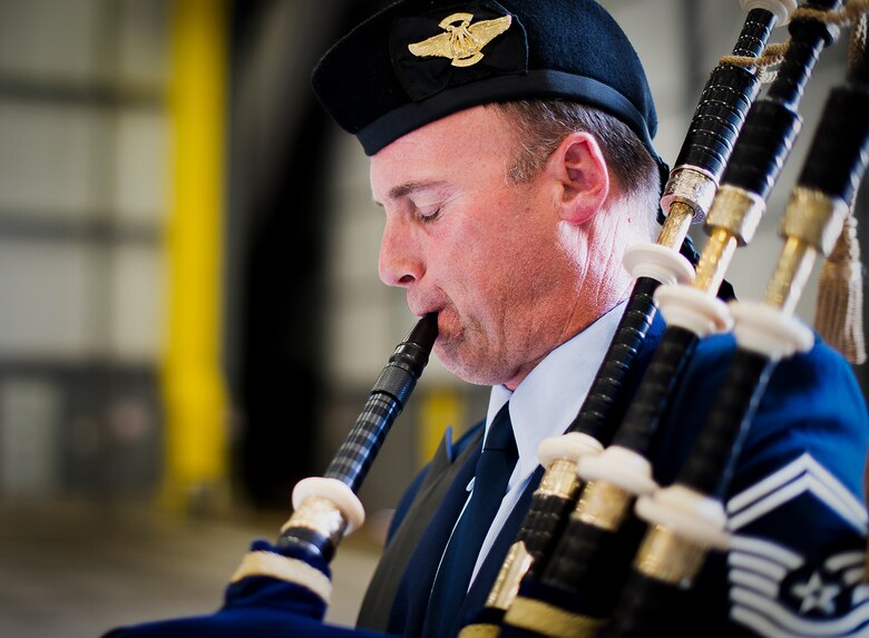 Senior Master Sgt. Steve Bicknell begins the Air Force song on the bagpipes to close the 919th Maintenance Squadron change of command June 8 at Duke Field, Fla.  Maj. Lori Mann took command of the squadron after serving as the wing commander’s executive. (U.S. Air Force photo/Tech. Sgt. Samuel King Jr.)