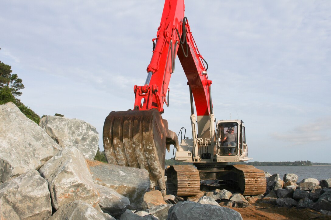 YORKTOWN, Va. – Contractors use rock to stabilize the York River shoreline along 800 feet of the Colonial National Parkway here June 6, 2013. The area is part of more than four miles of shoreline in need of stabilization due to severe erosion, which is threatening portions of the parkway and the National Park Service’s Colonial National Historic Park.    (U.S. Army photo/Patrick Bloodgood)  