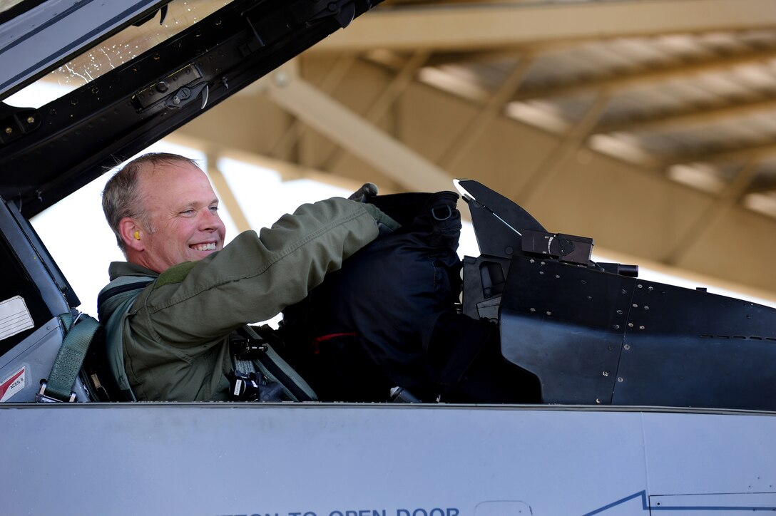 U.S. Air Force Col. Lance Kildron, 20th Fighter Wing vice commander, gathers his gear in the cockpit of his F-16 Fighting Falcon after returning from his final flight, June 11, 2013, Shaw Air Force Base S.C. Kildron served as the 20th FW vice commander for about a year and is now taking over as the Air Forces Central A3 Director at Al Udeid Air Base, Southwest Asia.  (U.S. Air Force photo by Airman 1st Class Nicole Sikorski/Released)