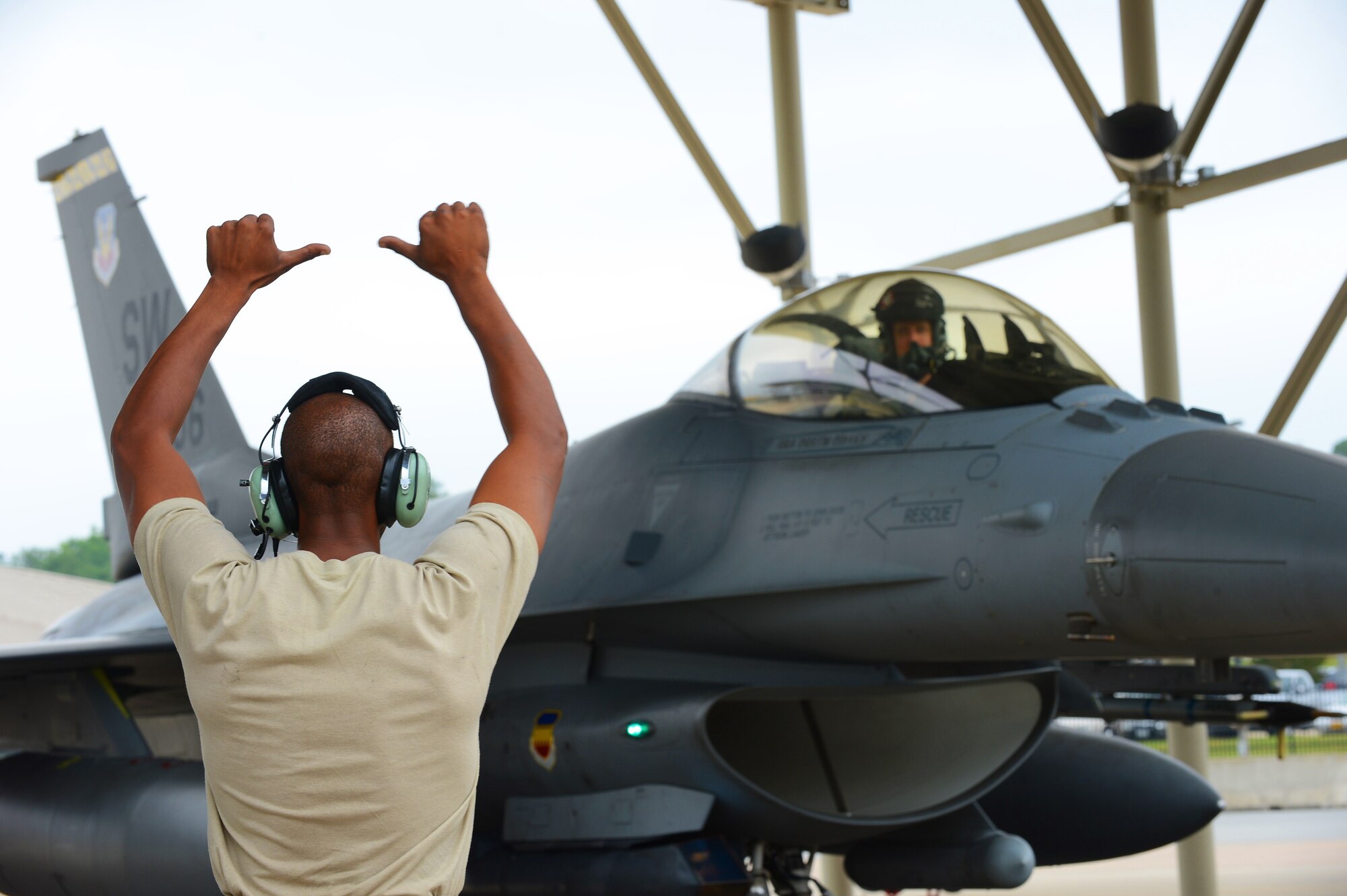 U.S. Air Force Staff Sgt. Edward Watkins, 77th Fighter Squadron crew chief, recovers an F-16 Fighting Falcon at Shaw Air Force Base, S.C., June 5, 2013. The 77th crew chiefs work around- the-clock, launching and recovering F-16s for training and real-world combat scenarios. (U.S. Air Force photo by Airman 1st Class Nicole Sikorski/Released) 