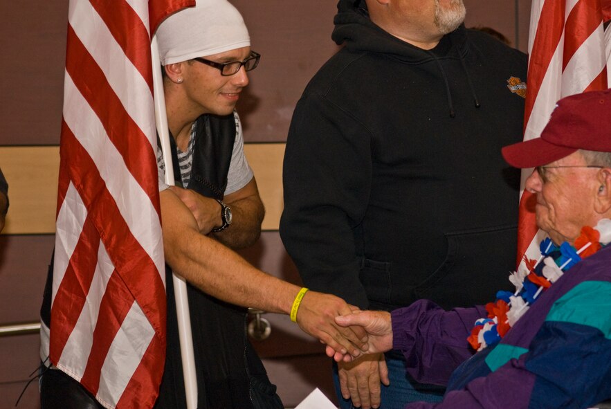 A U.S. Armed Forces veteran receives a handshake after returning home from the inaugural Greater Peoria Honor Flight at the General Wayne A. Downing Peoria International Airport in Peoria, Ill., June 4, 2013.  American war veterans and their volunteer guardians were flown from Peoria to Washington, D.C., in order to see their respective memorials in person before age and disability would make it impossible to do so later.  That evening, members of the Illinois Air National Guard’s 182nd Airlift Wing and other current service members gathered at the airport terminal in uniform to personally welcome the veterans home and honor their service.  (U.S. Air National Guard photo by Staff Sgt. Lealan Buehrer/Released)