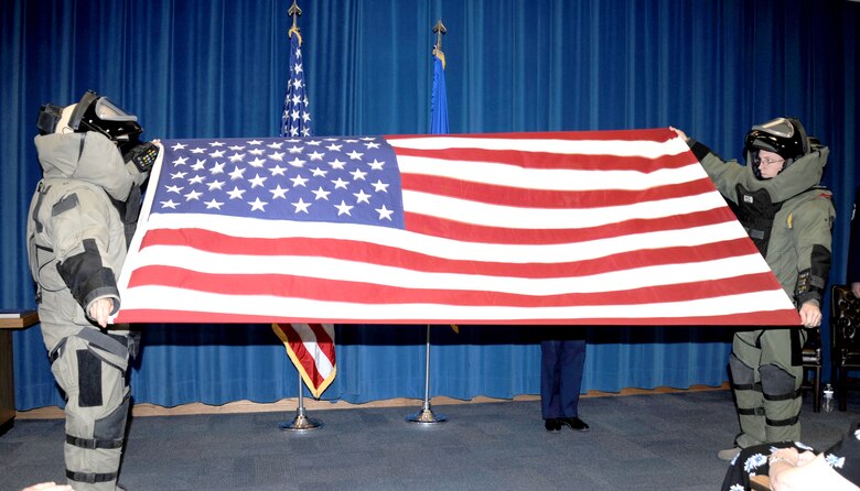 Command Chief Urges Proper Respect For Flag Kirtland Air Force