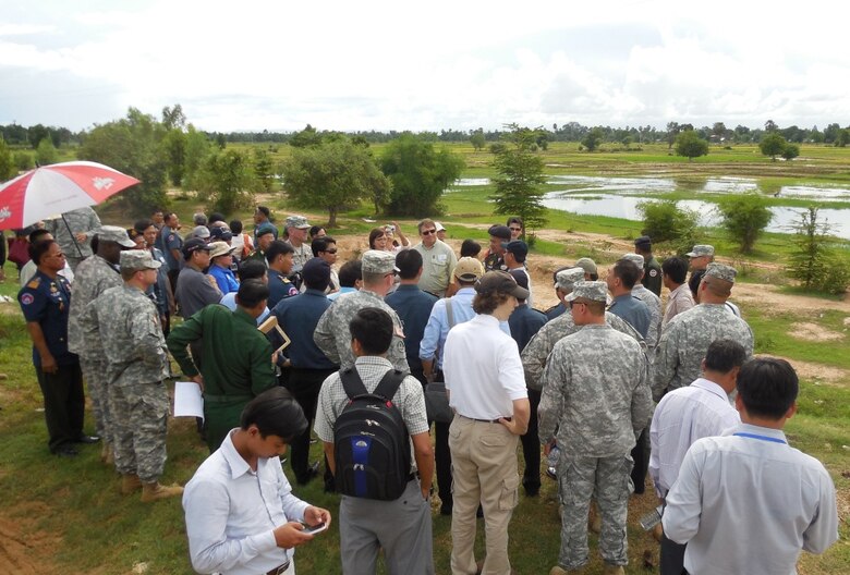 Participants of the 2013 Lower Mekong Initiative Disaster Response Exercise & Exchange conduct a field visit to flood-prone areas in the Kampong Speu Province of Cambodia.