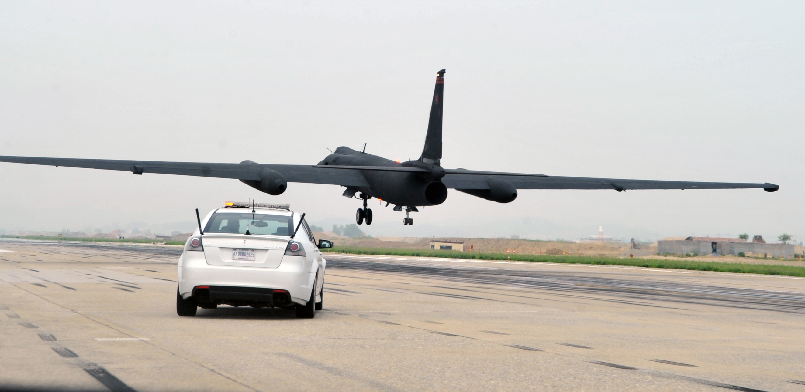Chase Cars Keep U 2 Pilots On Track 7th Air Force Article Display