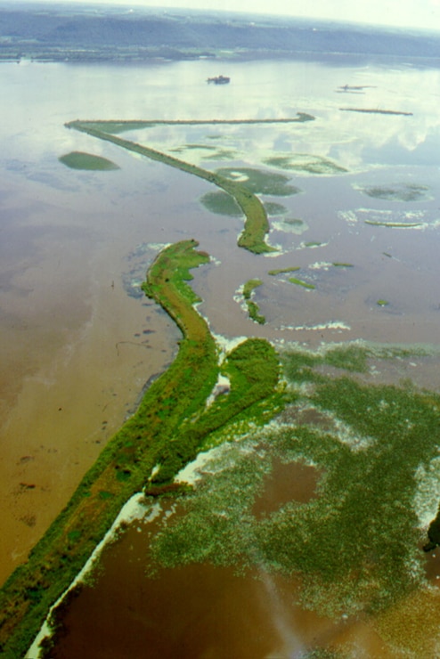 ool 8 Islands, Phase I Habitat Rehabilitation and Enhancement Project was completed in 2004 and restored 643 acres of aquatic habitat.