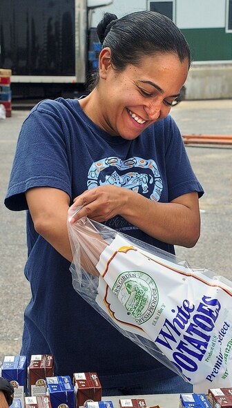 Tech. Sgt. Ena Richardson packs a meal June 12, 2013, at the Food Bank of Delaware, Milford Branch. Richardson was one of more than 20 volunteers who packed more than 3,000 meals distributed to underprivileged children. (U.S. Air Force photo/Senior Airman Sam Taylor)  
