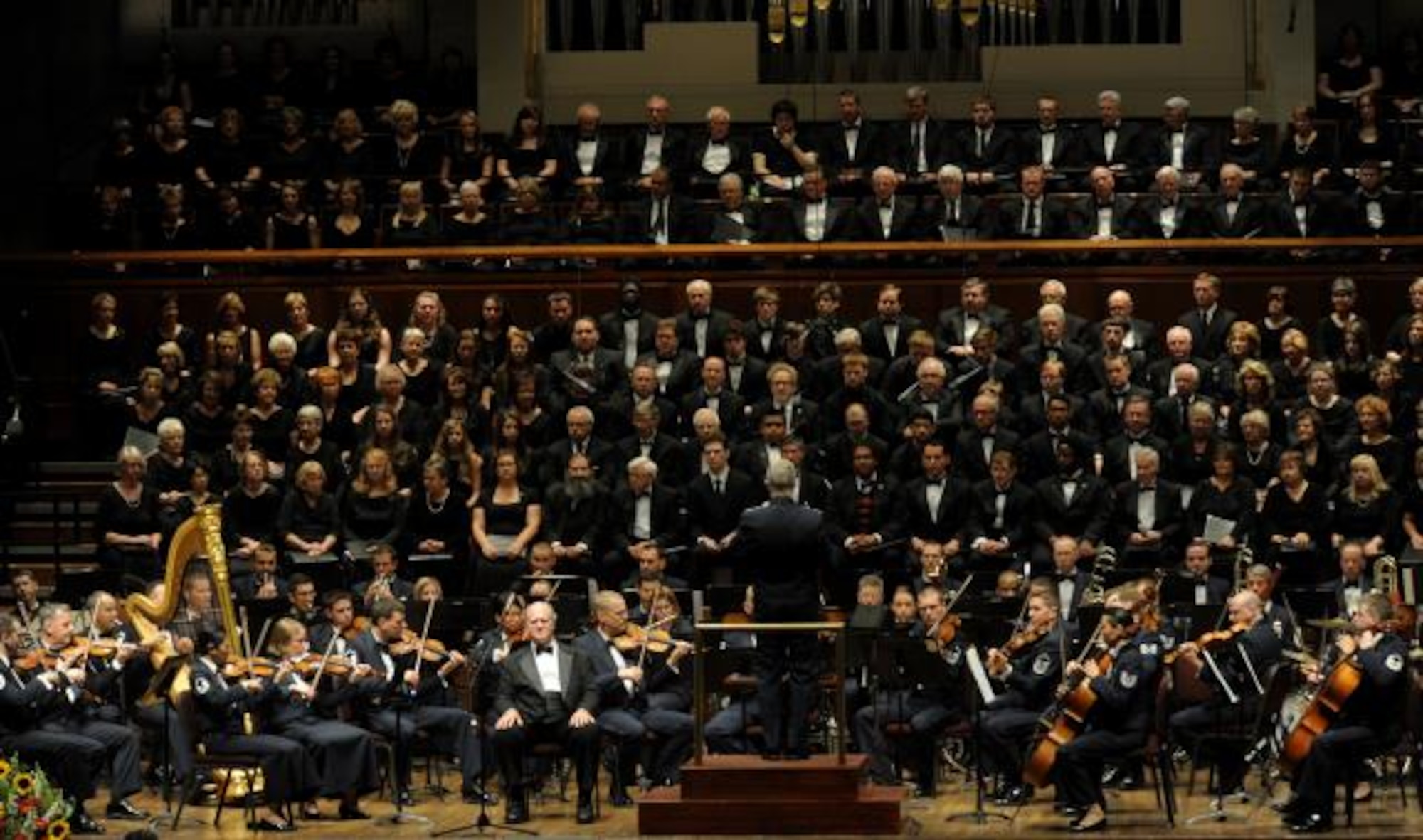 Retired Chief Master Sgt. Harry Gleeson performs with the Air Force Symphony
Orchestra and more than 200 civilian choristers at the National Memorial Day
Choral Festival at the Kennedy Center (A.F. Photo by Staff Sgt. Nichelle
Anderson)
