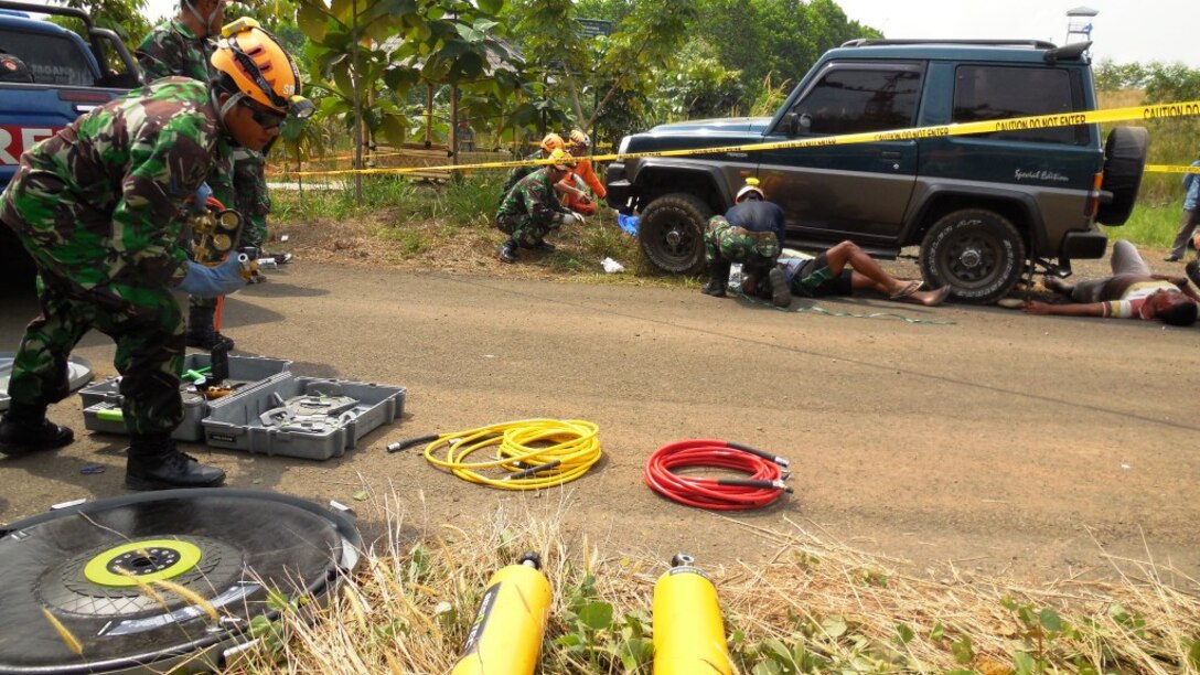 SRC-PB responders setup equipment to rescue victims trapped under a vehicle during the 2013 Indonesia Pacific Resilience Disaster Response Exercise & Exchange.