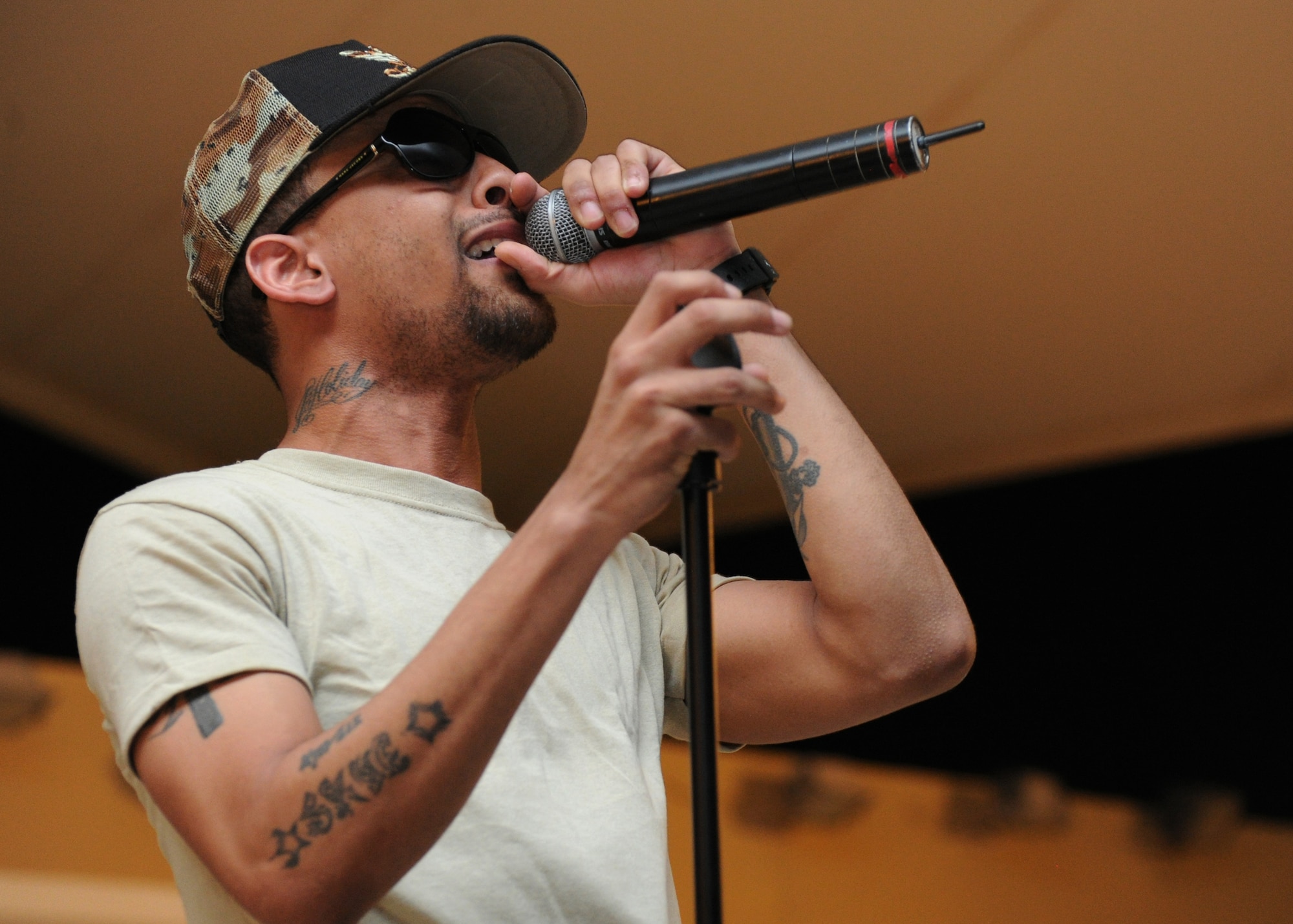 J. Holiday performs, regenerates morale in deployed service members > U